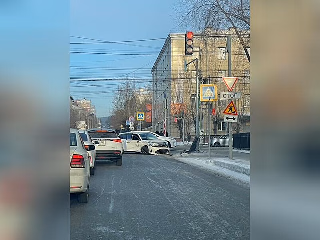 Один человек пострадал в ДТП с такси в центре Читы