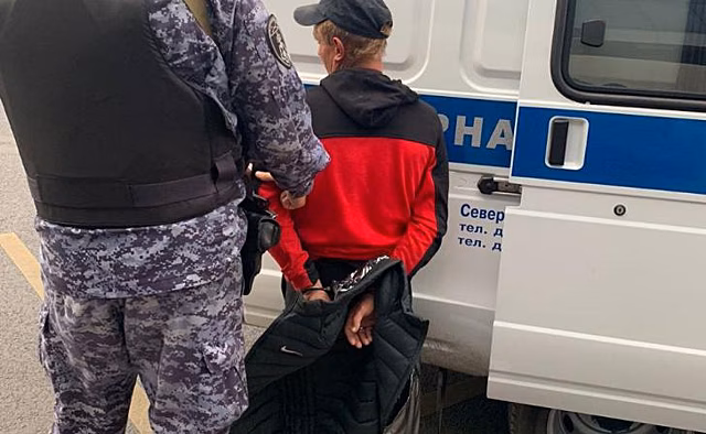 В Курске задержали двух пьяных мужчин, устроивших драку в автобусе