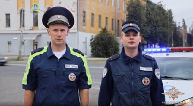 В Пскове полицейские оказали помощь малышу, которому срочно требовалась медицинская помощь
