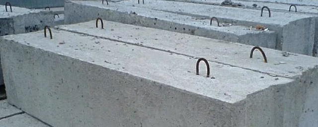 В Новосибирске рухнула стена из бетонных блоков