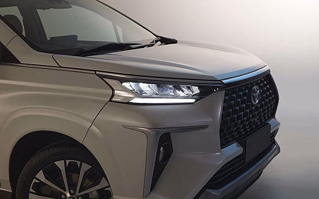 В Россию привезли надежную недорогую семиместную Toyota
