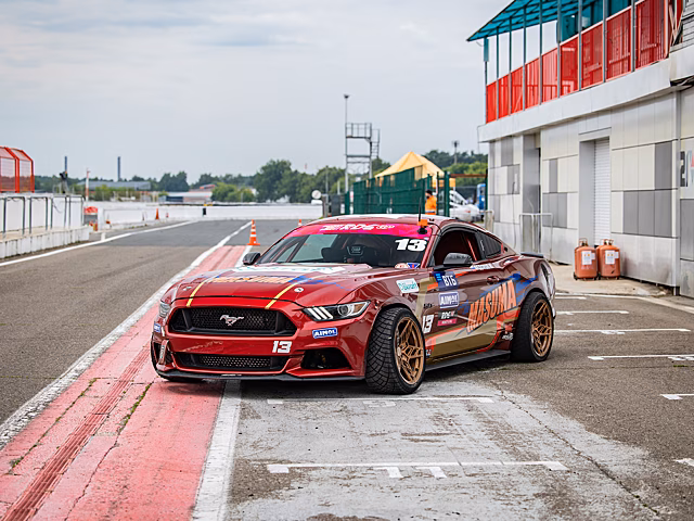 Ford Mustang с правым рулем: железный конь для RDS GP