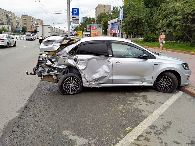 ДТП с BMW: в Новосибирске юрист оценил возможные компенсации за семь авто
