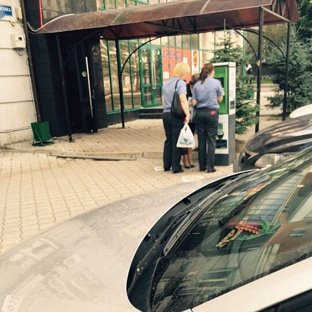 «Это в мэрии что-то недорабатывают». Штрафовать нарушителей правил платной парковки будут по упрощенке?