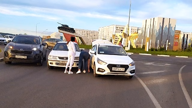 ДТП с машиной такси блокировало проезд около кольца в Кемерове