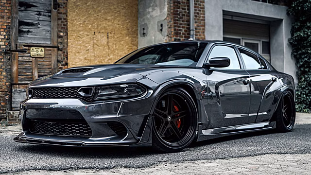 Немцы построили очень широкий Dodge Charger SRT Hellcat