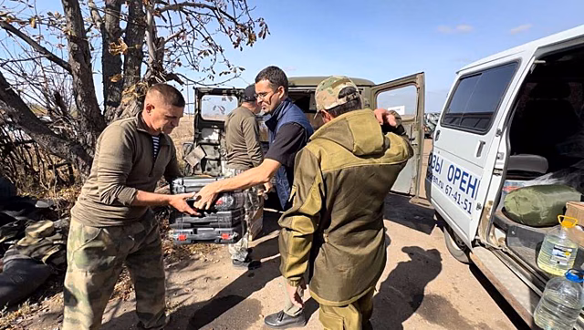 Профсоюзы Оренбуржья передали бойцам СВО три автомобиля и гуманитарную помощь