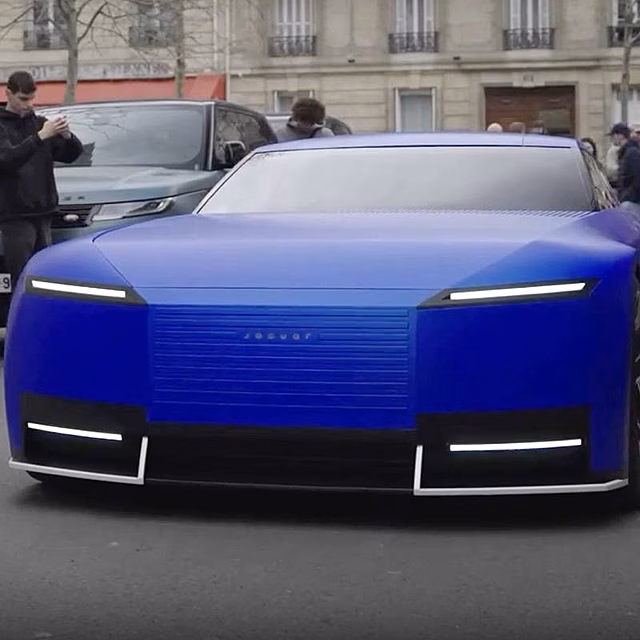 Дизайн нового роскошного авто Jaguar вызвал споры в сети