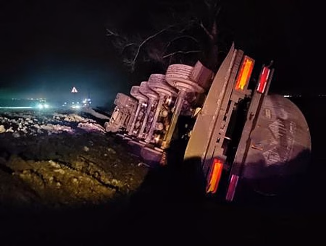 На трассе под Самарой опрокинулся бензовоз с 23 тоннами ГСМ