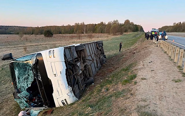 Во Владимирской области перевернулся автобус с людьми
