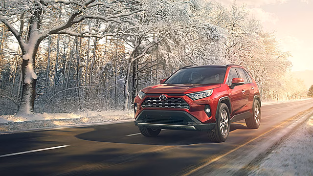 Toyota приостановит отгрузку RAV4 и Land Cruiser из-за землетрясения