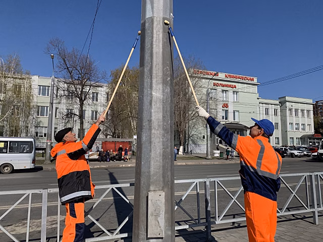В Самаре столбы вдоль дорог покрасят антивандальным составом