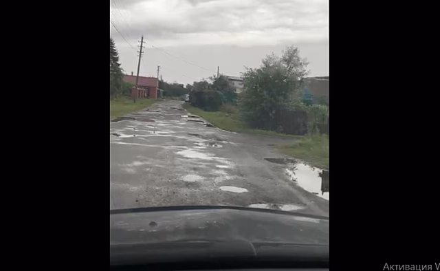 В Курске жители 1-го Школьного проезда жалуются на отсутствие дороги