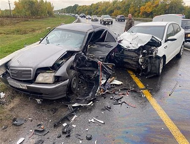 Водитель Mercedes, участвовавший в ДТП с пятью пострадавшими, попал в реанимацию