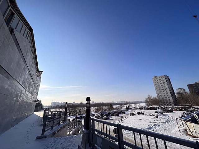 В Омске благоустроят зону возле метромоста