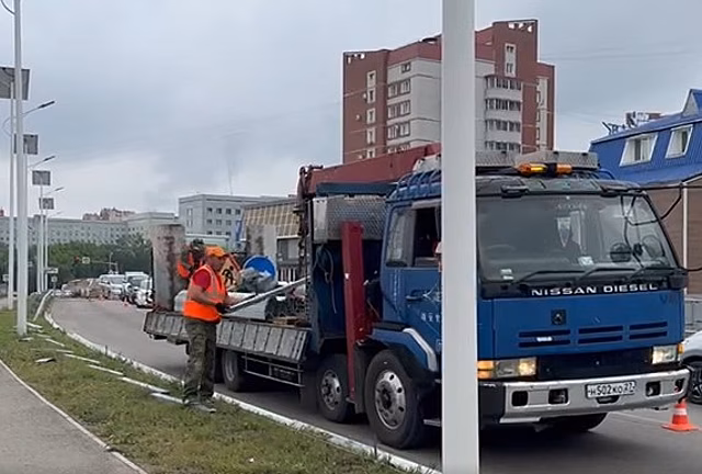 На улице Василенко в Благовещенске, где произошло трагическое ДТП, начали устанавливать ограждение
