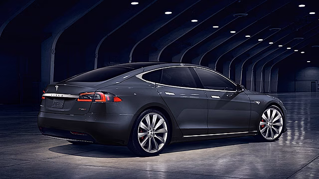 Tesla добавит Model S промежуточную версию