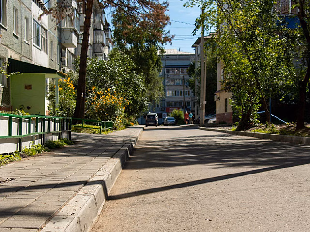 «Полный бред»: Олег Имамеев проверил, как в Благовещенске ремонтируют дворы, и высказал претензии