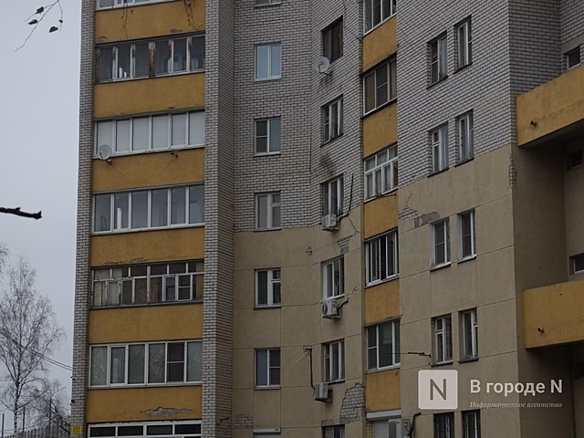 «Обещали в 2025»: треснувший дом на Циолковского до сих пор не отремонтирован
