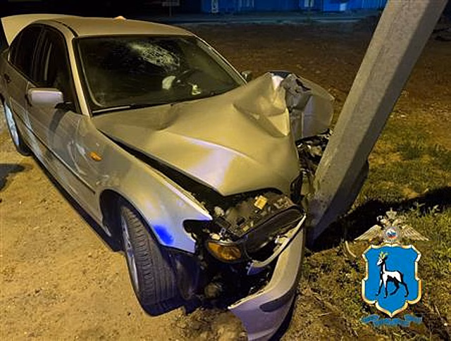 В Самаре водитель BMW не справился с управлением и отправил в больницу пассажирку