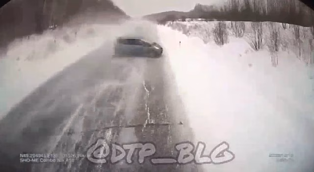В соцсетях появилось видео смертельной аварии с большегрузом в Архаринском районе