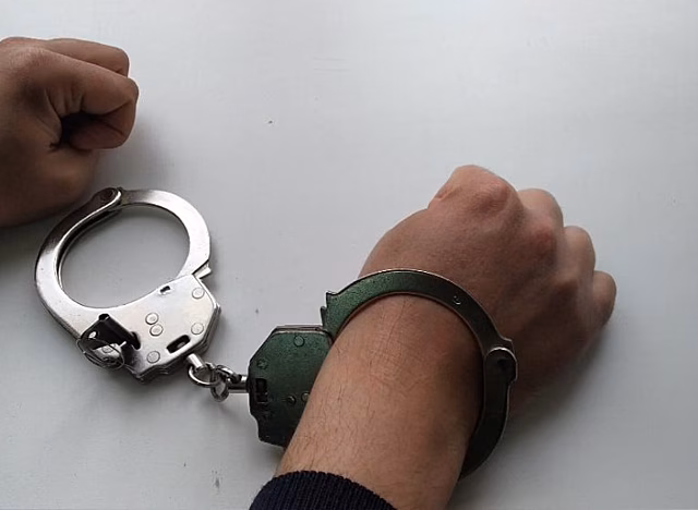 Столичные росгвардейцы задержали мужчину за совершение кражи из магазина