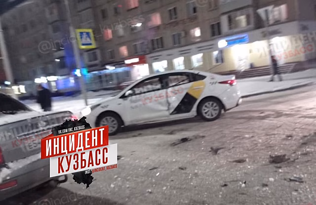ДТП с участием такси произошло в столице Кузбасса