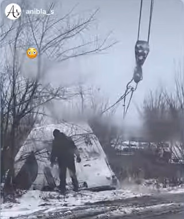 В Саратове микроавтобус улетел в овраг на опасном повороте