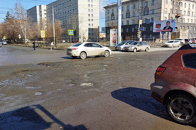 Избавить Новосибирск от ям на дорогах вице-мэр пообещал к майским праздникам