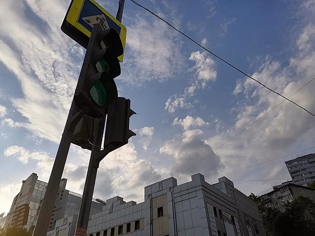А светофор для кого? Владивостокцам объяснили правила проезда сложных перекрестков