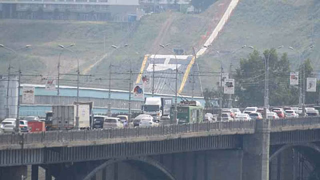 Власти Новосибирска вновь отложили капремонт Октябрьского моста