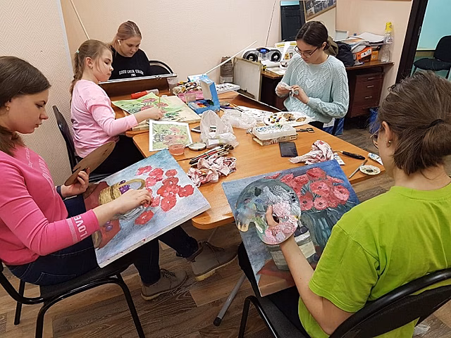 На уборку улиц Лосиноостровского района вышло 15 единиц спецтехники и около 200 коммунальщиков