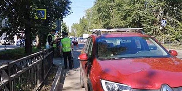 В Екатеринбурге водитель сбил на пешеходном переходе четверых детей