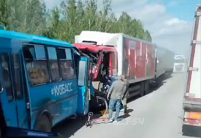 Стало известно о состоянии пострадавших в массовой аварии под Новосибирском
