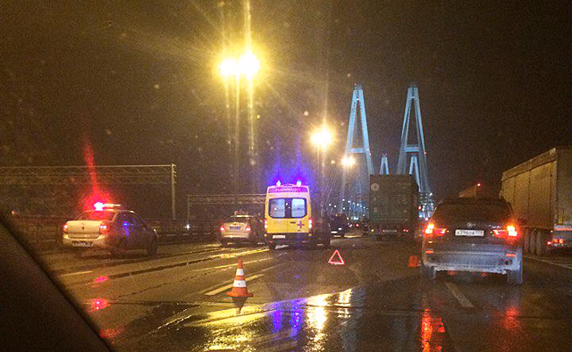 В Петербурге на КАД столкнулись пять автомобилей