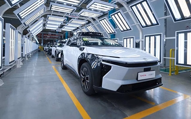 Pony AI запустила серийное производство роботакси на базе Toyota bZ4X