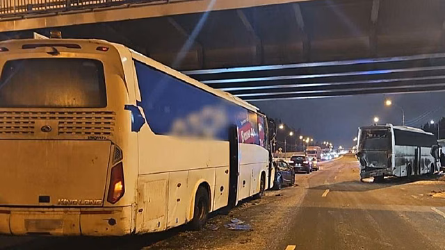 Автобус влетел в участников массовой аварии