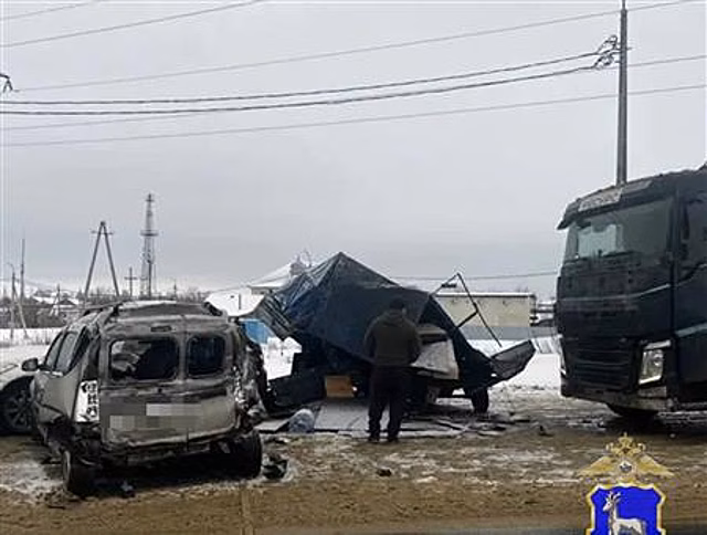 В Сызрани водитель фуры нарушил дистанцию и собрал "паровоз" из машин