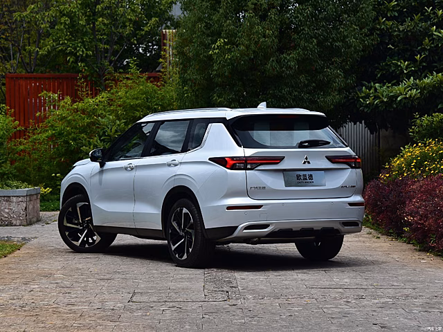 Mitsubishi Outlander получит турбированную версию в Китае