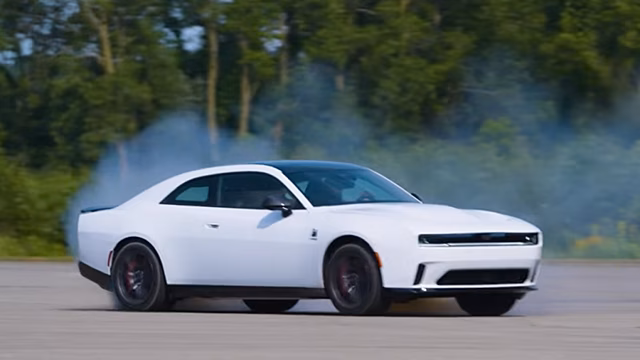 Послушайте, как странно звучит фейковый звук V8 электрического Dodge Charger Daytona