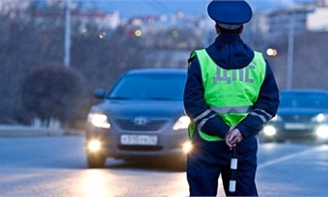 Сотрудникам ГИБДД вернули право останавливать автомобили вне постов