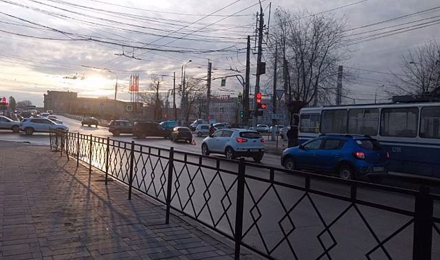 На севере Волгограда из-за ДТП на перекрестке образовалась пробка