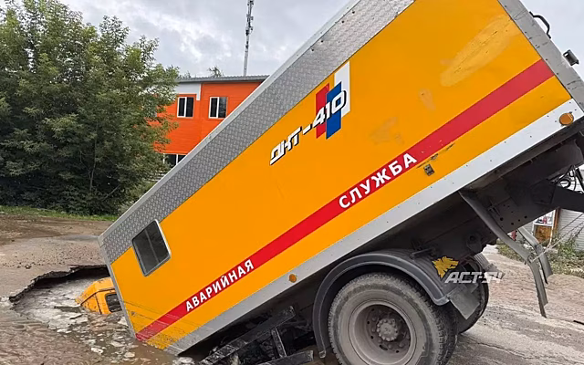 Ситуация: аварийная служба утонула из-за аварии (видео)