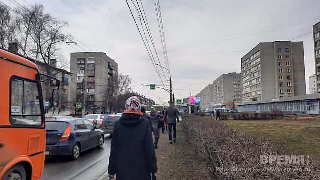 Движение на Автозаводе парализовано из-за упавшего на дорогу столба