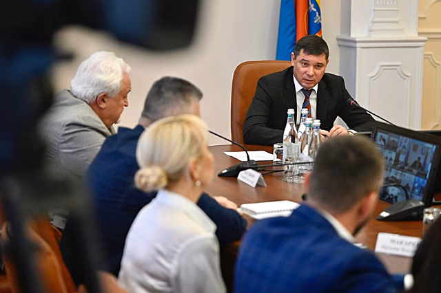 Евгений Первышов обратил внимание министерств и ведомств на качество ответов жителям в социальных сетях