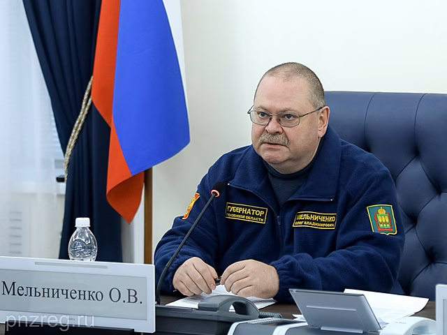 Олег Мельниченко потребовал оперативно очистить дороги от снега