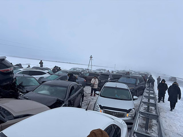 Более 90 автомобилей попали в аварию на трассе Астана — Щучинск из-за непогоды