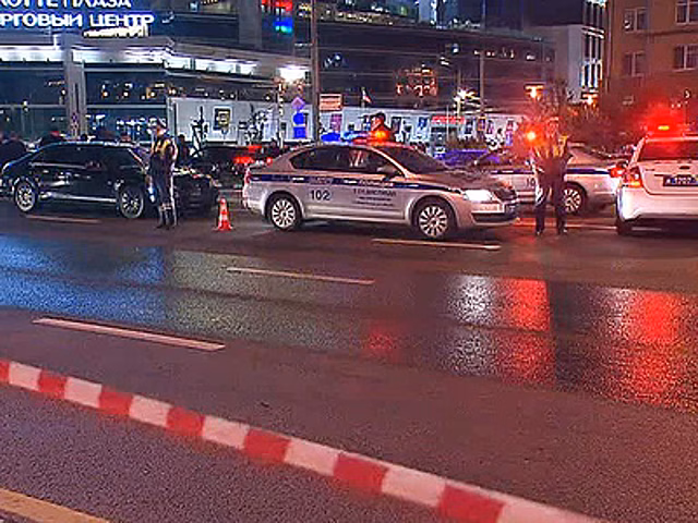 Опубликовано видео наезда Mercedes на сотрудника ГИБДД на Новом Арбате