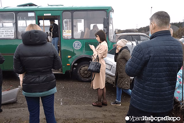 На выезде из Академического из-за ДТП с автобусом образовалась огромная пробка