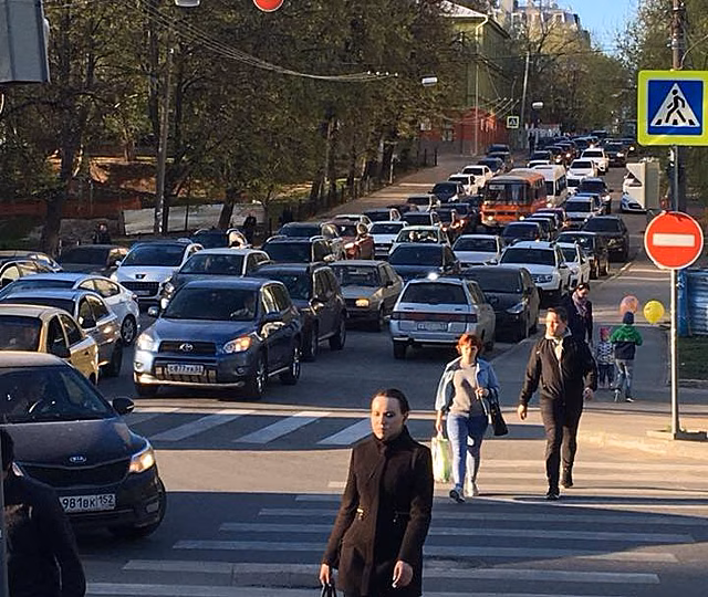«Противолодочный зигзаг». Маршрутки нарушают пути объезда площади Минина